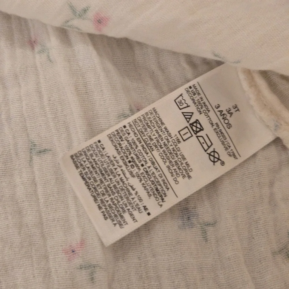 Old Navy Girls Floral Cotton Gauze Flutter Sleeve Smocked‎ Dress Cream 3T